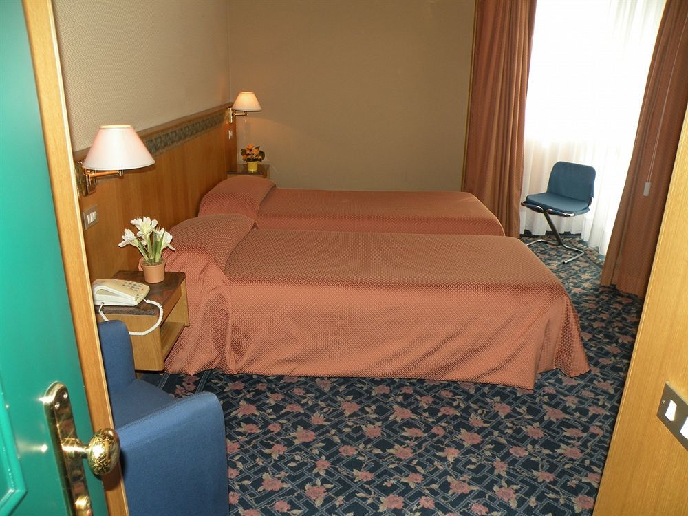 Hotel Oleggio Malpensa Pokoj fotografie
